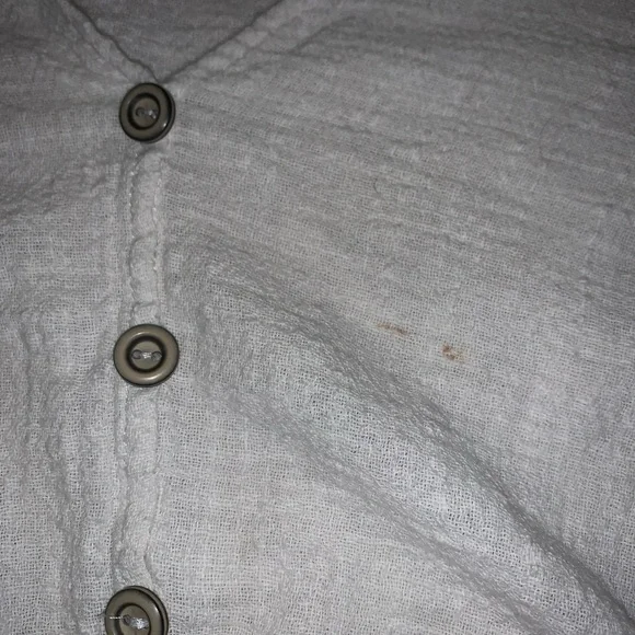 White Buttoned Cropped T-Shirt - Picture 4 of 4